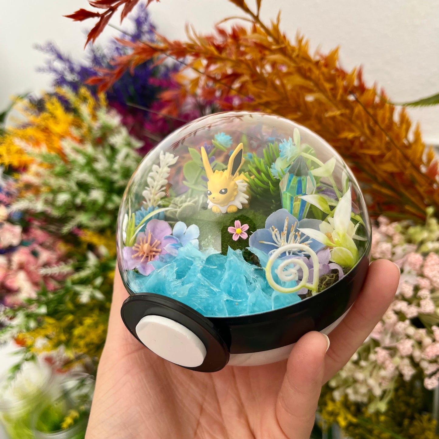 Jolteon Pokeball Terrarium
