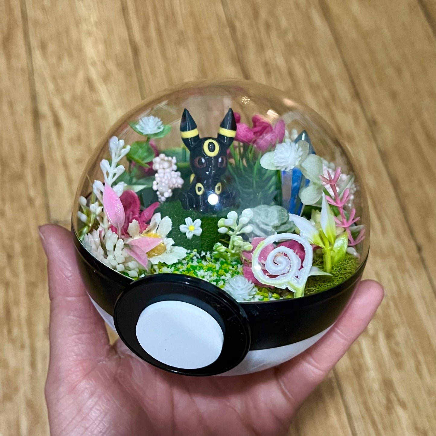 Umbreon Pokeball Terrarium