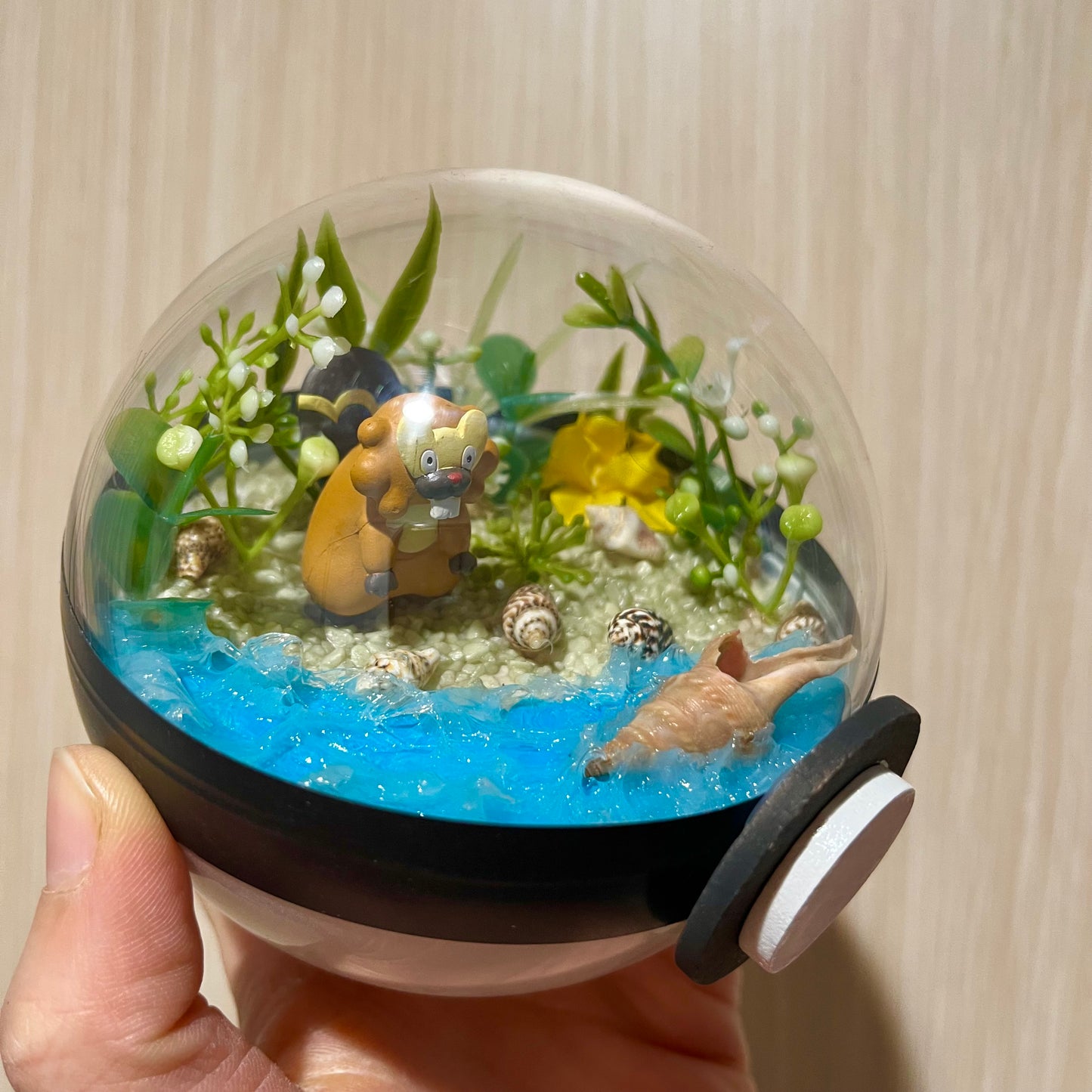 Bibarel Beachside Pokeball Terrarium *discount for older design*