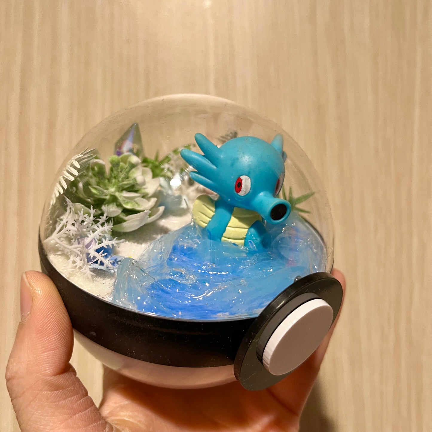 Horsea Winter Pokeball Terrarium