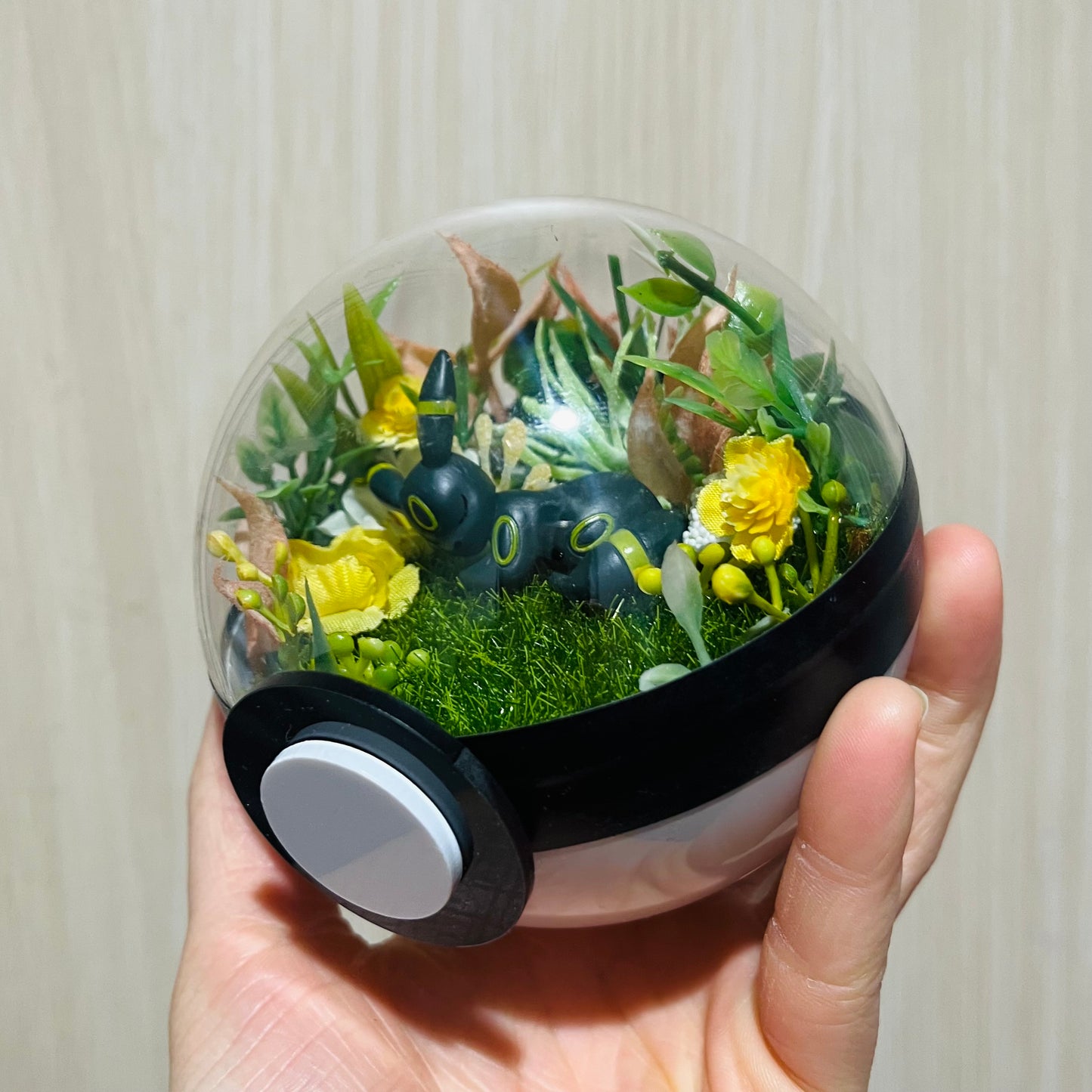 Sleeping Umbreon Pokeball Terrarium