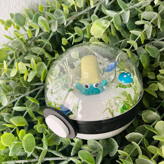 Omanyte Pokeball Terrarium