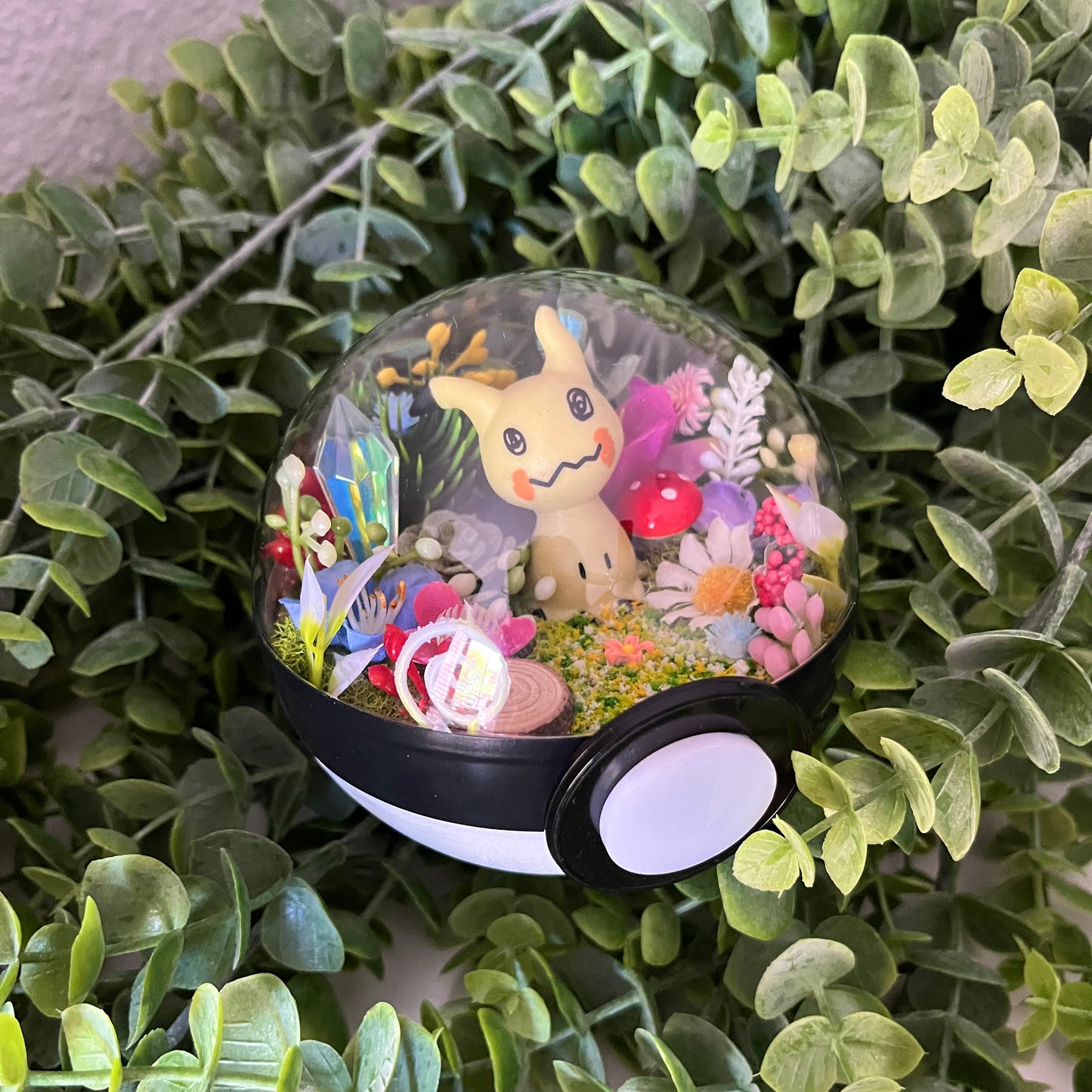 Mimikyu Pokeball Terrarium