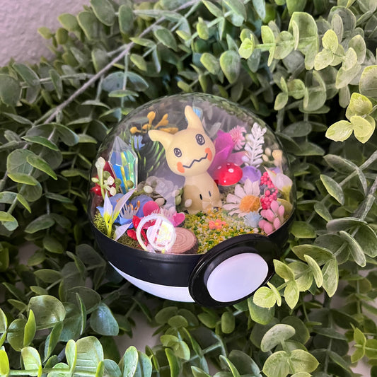 Mimikyu Pokeball Terrarium