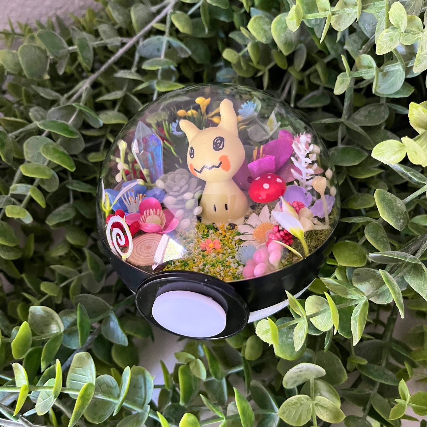 Mimikyu Pokeball Terrarium